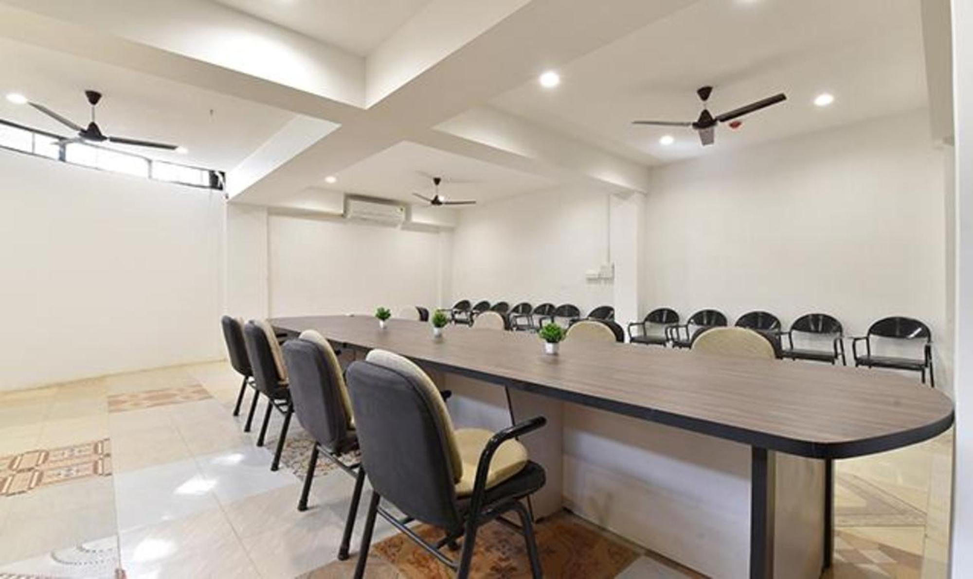 Fabhotel Siddharth Corporate - Vavol, גנדהינאגר מראה חיצוני תמונה